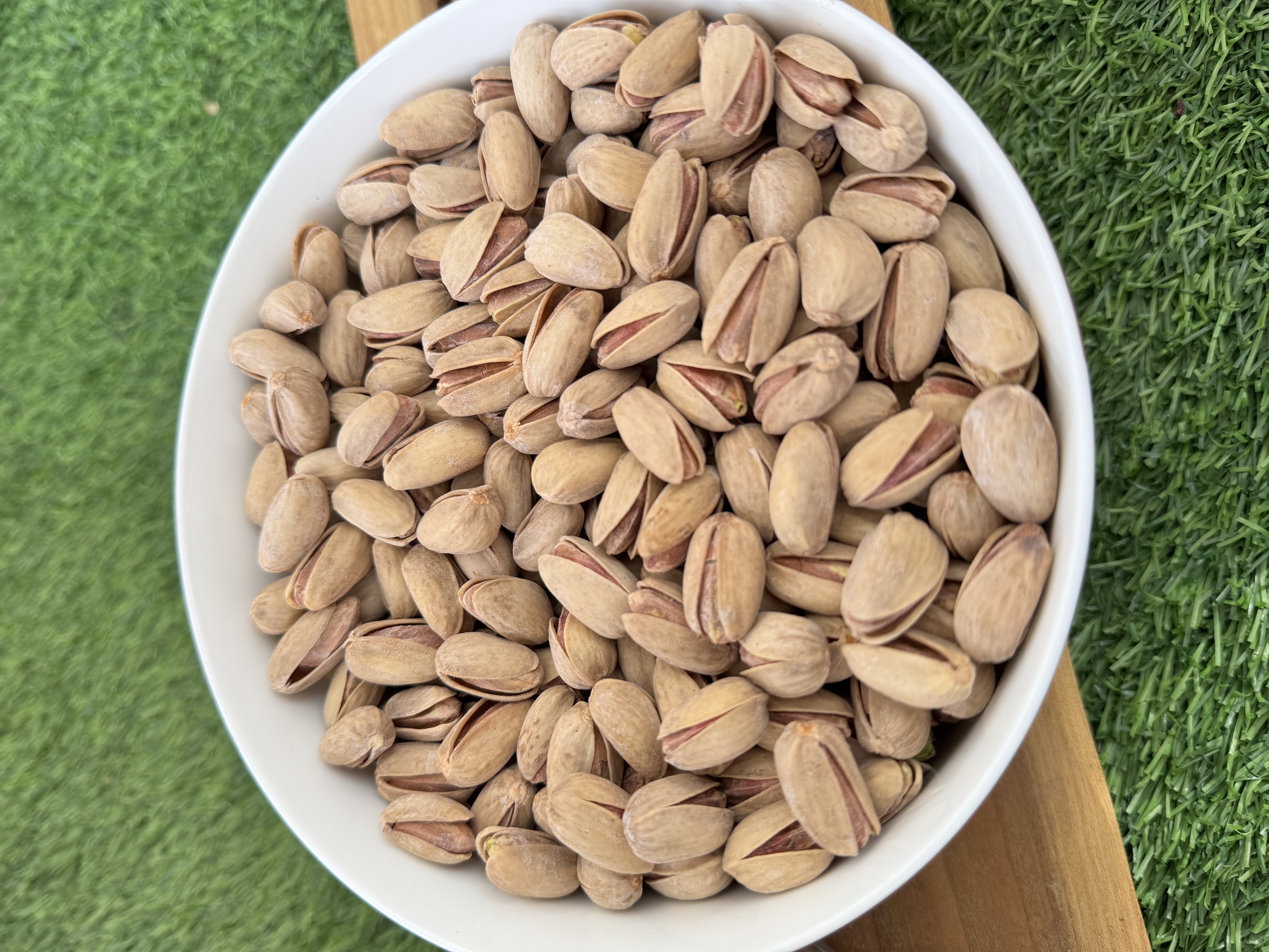 پسته دست چین یکدست خندان اکبری